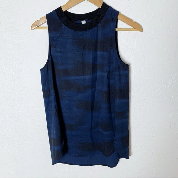 Athleta Zephyr Print Tank Top Blurred Camo Blue Black Sz XS - Picture 2 of 6